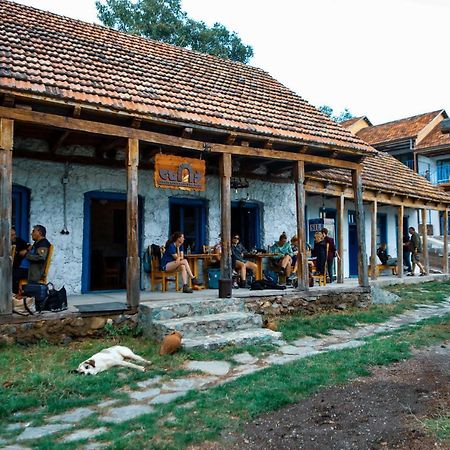 Hotel Arevi Gosh Bagian luar foto