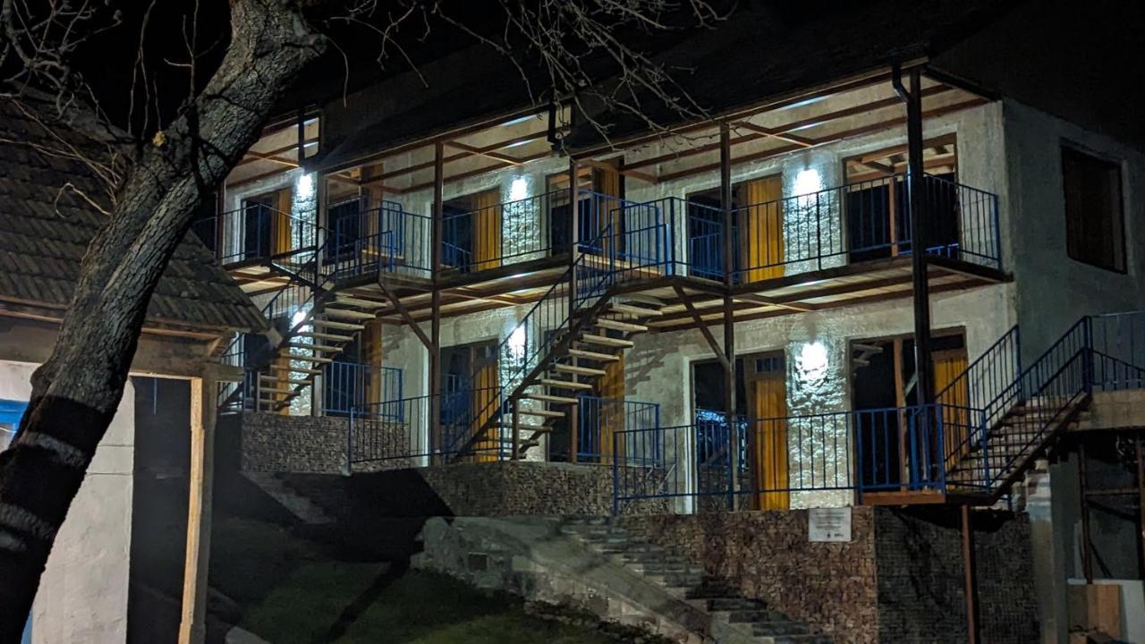 Hotel Arevi Gosh Bagian luar foto