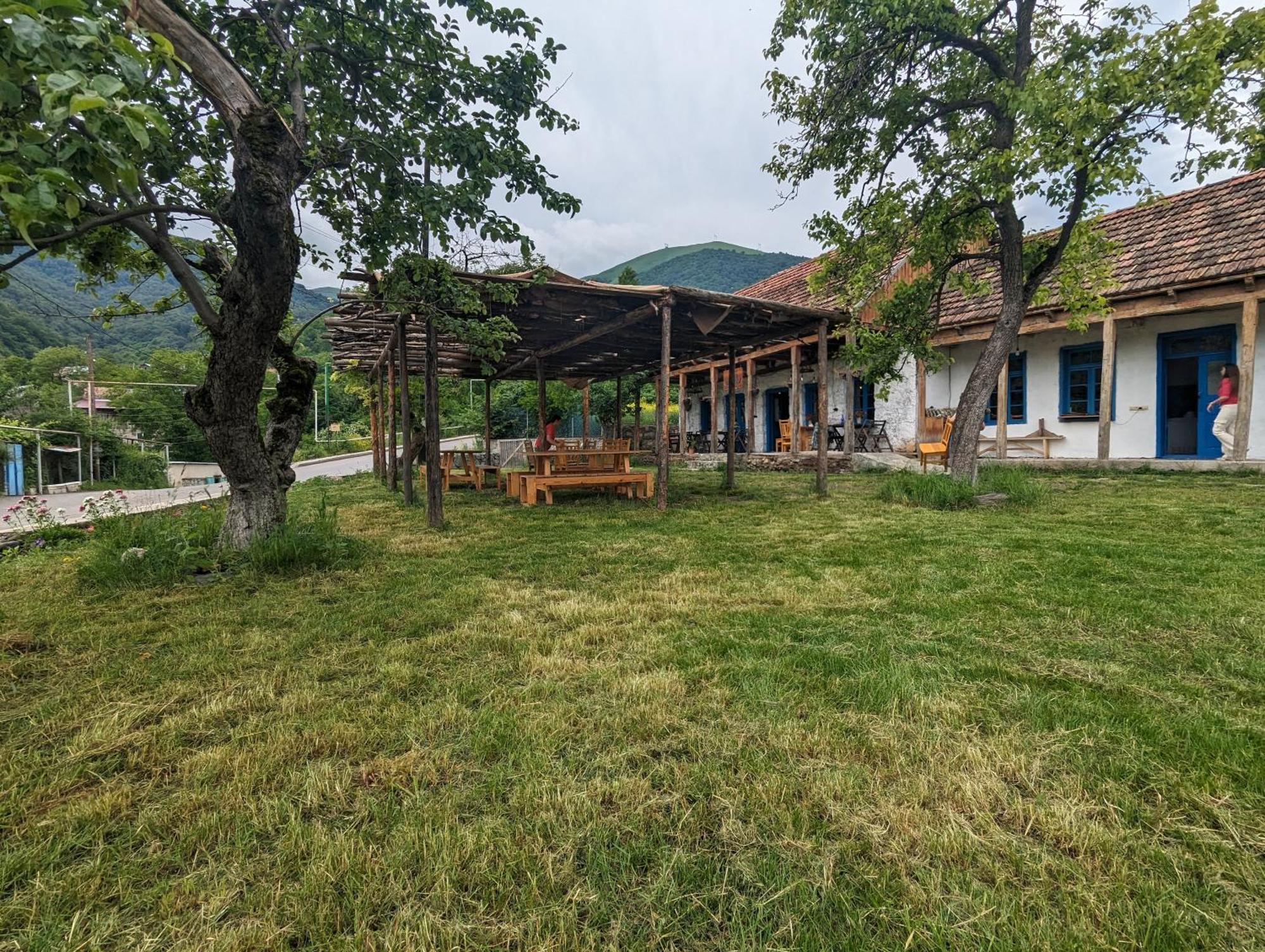 Hotel Arevi Gosh Bagian luar foto